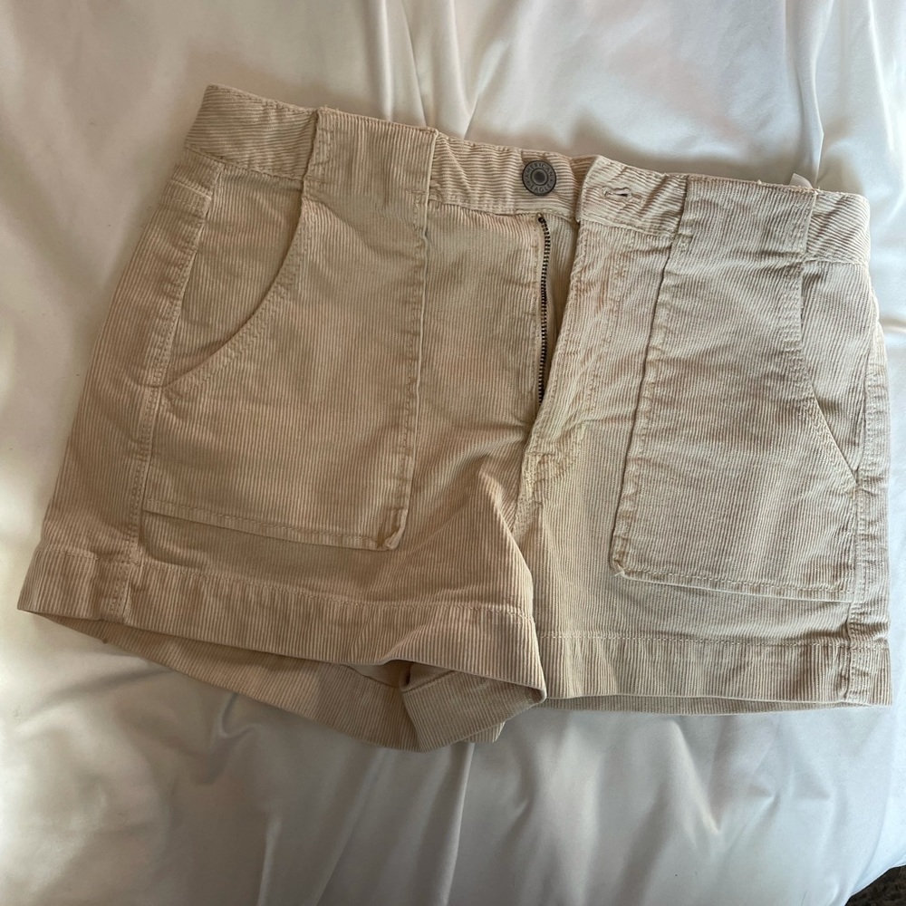 Amercian eagle size 4 corduroy shorts. Cream colour.